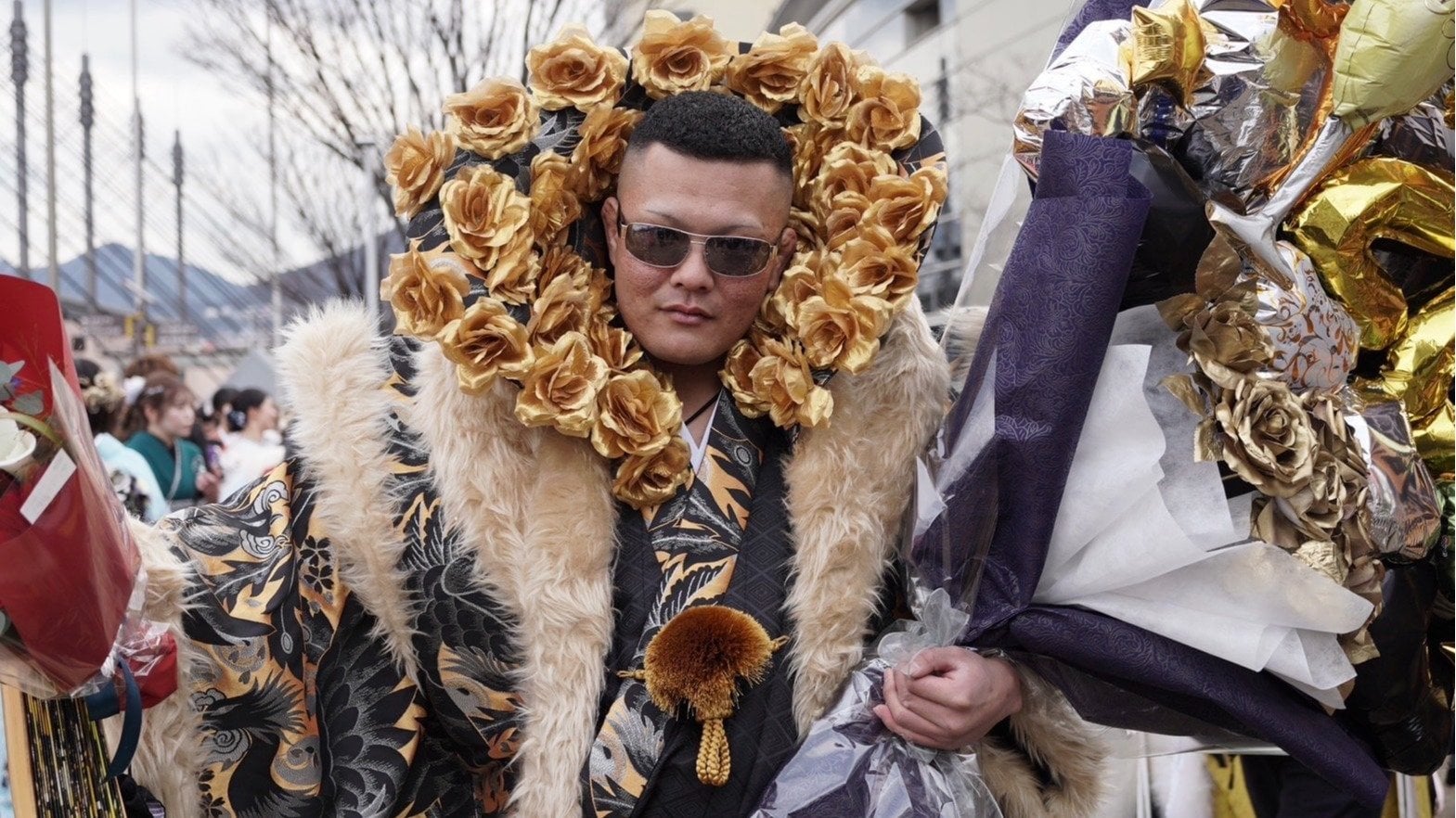 リーゼント込みで50万円、龍を入れて60万円、幟（のぼり）を入れて80万