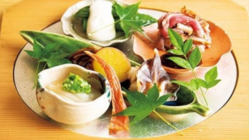 ミシュラン5年連続一ツ星『乃木坂 しん』で日本料理と話題のシャンパーニュを楽しむ