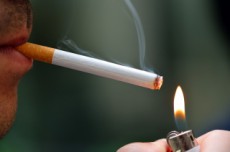 「喫煙者は自己管理能力が低い＝マイナス査定」ってパワハラじゃないの？！