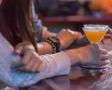 セクハラや性加害が“お酒のせい”では絶対に許されない理由。「アルコールで性欲は高まらない」