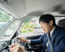 「目の前が真っ赤に…」試乗車でアクセルをベタ踏み！ディーラーの営業マンが免停になるまで