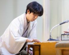 藤井聡太、超早指し棋戦で見せた“終盤の決断力”。3連覇へ向けて一歩前進