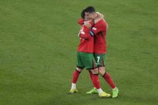 【欧州選手権】C・ロナウドとF・コンセイソン　試合後の抱擁がネットで話題「感動」「絵になる2人」