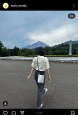 本田真凜さん　私服姿の“富士山ポーズ”が「めっちゃ美人」　静岡の人気店訪れるも食べられずショック…