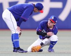 中日　村松が左肩の脱臼で途中交代　4回にゴロに飛び込んで痛める　24日に検査を受ける予定