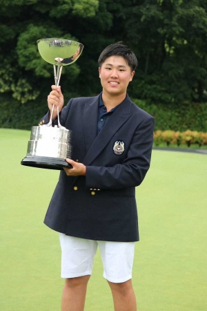 【ゴルフ】松山茉生が日本アマ最年少V　1メートル80、90キロの飛ばし屋「身長はまだ伸びてます」
