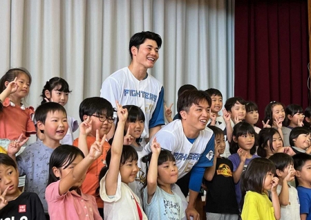 さあ、逆襲の7月！日本ハム・清宮が夏男へ本領発揮　北広島市内の小学校を訪問