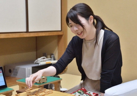 西山朋佳女流3冠、棋士編入試験受検へ　史上2人目の資格獲得　新人棋士5人から3勝で合格