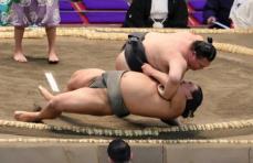 錦戸部屋で3年間不在だった富士泉が前相撲で復帰「一から頑張ります」高校相撲出身の豪聖山に快勝