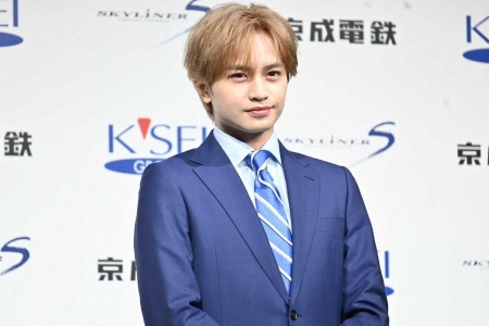 中島健人　今夏は「パリに行って、五輪を見に行きたい」　“京成王子”ブルーのスーツ姿で登場