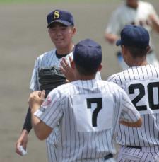 【高校野球】明石商　2年生右腕・横山康瑛の投打の活躍で5回戦へ　スライダー光った