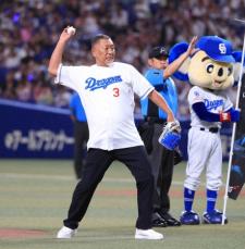清原和博氏がワンバウンド始球式　とんぼの曲に乗って登場　野球人としての配慮も