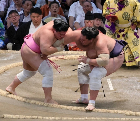 美しい相撲だった　照ノ富士全勝守るも宇良が善戦！とったり、肩透かし、出し投げなど多彩な技で翻弄