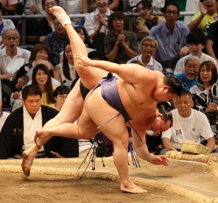 美ノ海　後輩の照ノ富士を2差で追走も横綱は「負けないでしょう」