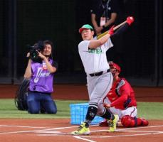 【球宴】昨年覇者の貫禄！　巨人・岡本和真が本塁打競争第1試合で万波を下す