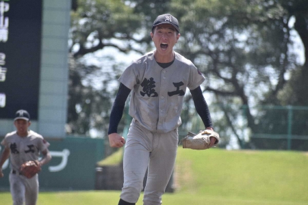 熊本工　3年ぶりの「夏」見えた　投打で2年生活躍　決勝打の小城「先輩たちを甲子園に…」