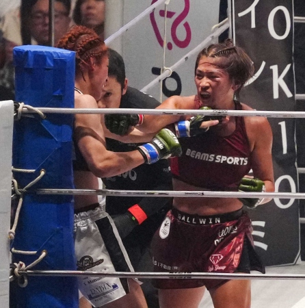 【RIZIN】RENA　打撃ラッシュで2RTKO勝利！ケイト・ロータスとの殴り合い「気持ち良かった」