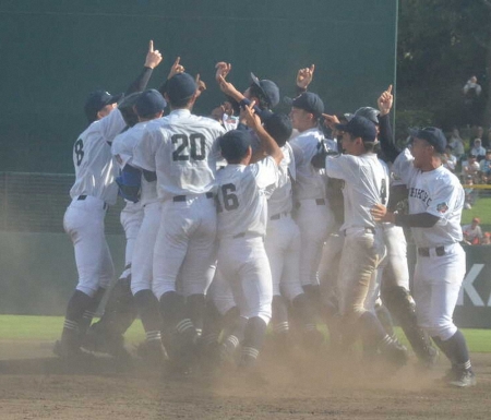 【高校野球】中京大中京が7年ぶり29度目の甲子園　11安打7得点で東邦下す　昨夏決勝の雪辱果たす