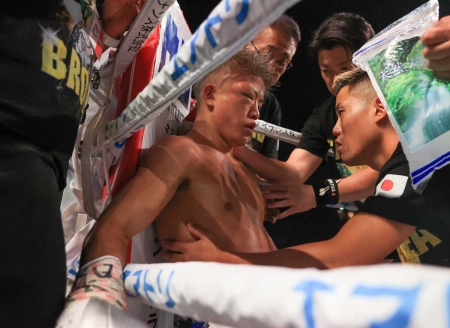 【ボクシング】重岡銀次朗が生涯初黒星　試合後はタンカで救急搬送　9回TKOで兄・優大に続き王座陥落
