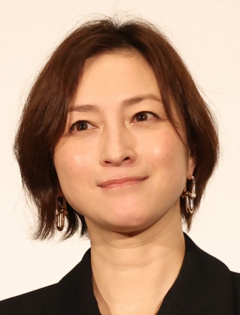 広末涼子「良い夏休みを」涼しげな裸足の“2ショ”に「キレイな足と可愛い足」「素敵な写真」の声