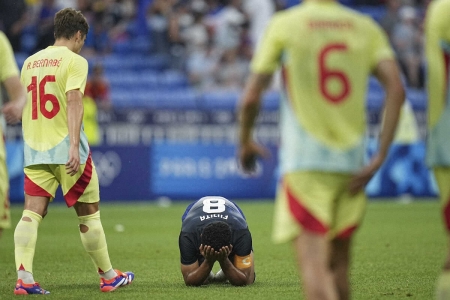 【サッカー男子】主将・藤田譲瑠チマ「本当に情けない」　準々決勝敗退に涙止まらず…「もっと強くなる」