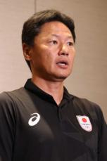 サッカー五輪男子代表帰国　大岩監督「選手成長した」　自身は任期終了、今後も「サッカー界に携わりたい」