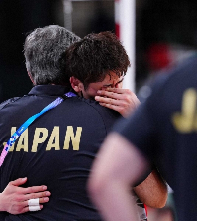 【男子バレー】4強へ“あと1点”遠く…勇退ブラン監督は胴上げに涙「日本を率いるのは最後、寂しい」