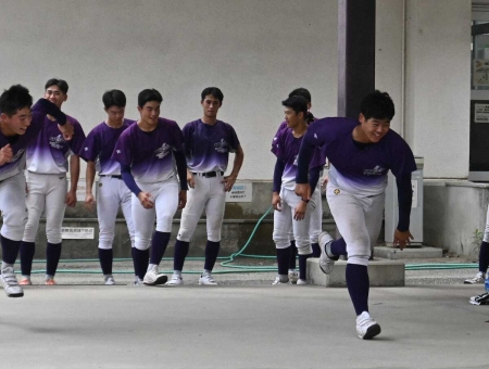 【甲子園】花巻東・古城「まだ成長できる」　茂幸コーチ次男、大谷もつけた背番号17