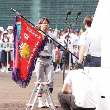 【甲子園】昨夏Vの慶応・加藤　優勝旗返還「1人なんですよね」