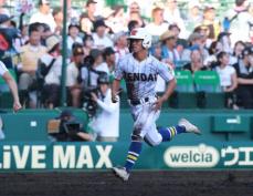 【甲子園】勝負決めた健大高崎・加藤の“神走塁”　二塁からタッチアップし一気に本塁へ