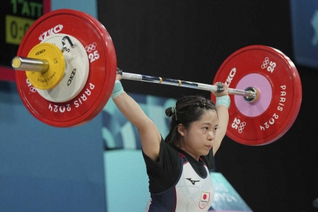 重量挙げ女子49キロ級・鈴木梨羅は8位　21年世界選手権2位の実力者