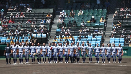 【甲子園】小松大谷　逆転で甲子園初勝利、3番・田西＆4番・東野で計6打点　打線は16安打