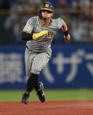 阪神・佐藤輝　勝ち越し呼んだ三塁への好走塁を岡田監督も称賛「意識や。意識の問題や」