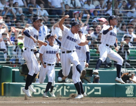 【甲子園】新潟産大付指揮官「甲子園の勝利ってこんなにすごいんだ」初出場初勝利に「100点満点」