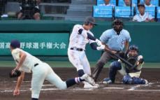 【甲子園】菰野が悲願の聖地初勝利　先発全員2年生で猛攻2桁14安打　OBの阪神・西が見守る中