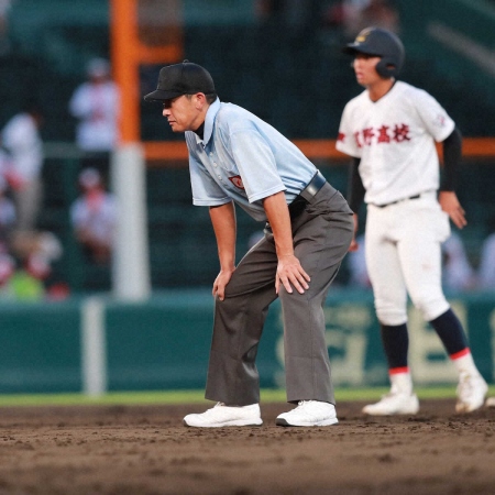 【甲子園】鶴巻二塁塁審が「神ジャッジ」連発　時間が4倍に感じる大舞台で判定する難しさ