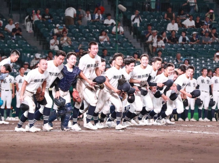 【甲子園】掛川西“富士山対決”制し60年ぶり夏1勝！60年前と同じ8月10日に校歌響く