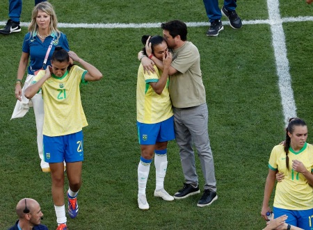 【サッカー女子】“女王”マルタ無念の涙…ブラジル悲願Vならず　米国との決勝でまたも敗れ3度目の銀