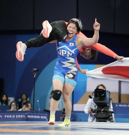 鏡優翔　浜口京子が届かなかった最重量級の金メダル　3月の肋骨骨折ピンチ救った藤波のカラオケ動画