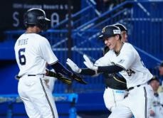 オリックス・大里が「トッポ」1000個ゲット!　ZOZOマリンのポール直撃弾で「いっぱい食べます」