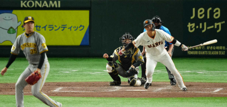 巨人・坂本勇人「なんとかしたい」と才木から同点打！骨折で離脱したヘルナンデスの代役3番もさすがの仕事