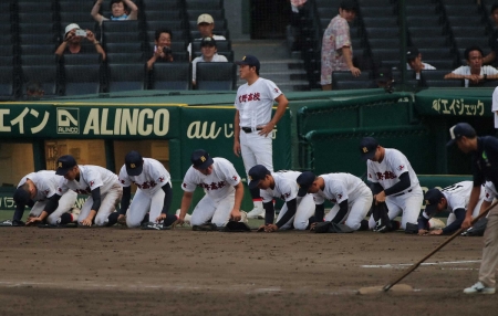 【甲子園】菰野監督　主将・山口ら3年生思い涙…「2年生軍団」けん引　9回代打に場内大拍手