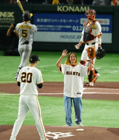 パリ金の14歳・吉沢恋でも「思ってたより緊張…」始球式　中学校最後の夏の「貴重な体験」心残りは…