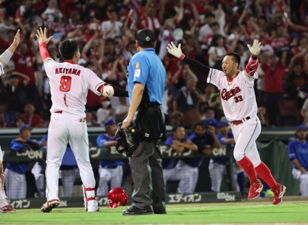 首位広島が土壇場でひっくり返す　菊池が逆転サヨナラ3ラン　2位巨人との1ゲーム差維持