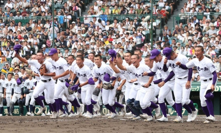 【甲子園】関東第一が5年ぶり夏8強！明徳義塾との1点差ゲーム激闘制し笑顔