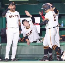 巨人　同一カード3連敗阻止　戸郷10勝目＆岡本和が22号3ラン　エースと4番が躍動