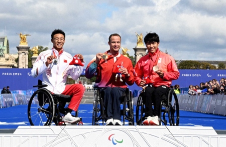 【パラリンピック】車いすマラソン男子で鈴木朋樹が日本勢16年ぶり銅メダル「名前を刻めてうれしい」