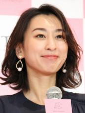 浅田舞　絶景プールで夏満喫も「今夏も克服できず」と意外な告白　「かわいい」「水着姿だけで充分」と反響