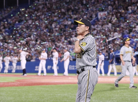 【阪神・岡田監督語録】「6時からしてたら3―0で勝ってたよ」巨人、広島敗れた後に勝てず「複雑やな」