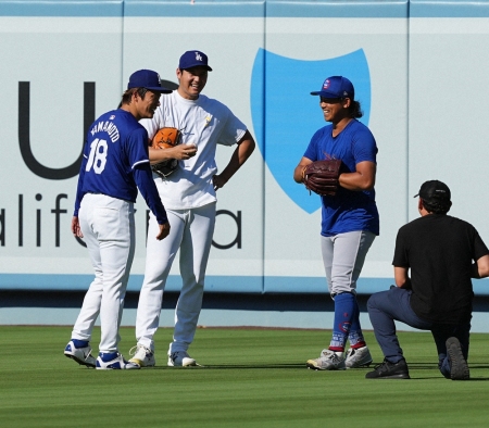 大谷翔平＆鈴木誠也　試合前にグラウンド挟んで互いにニヤニヤ　SNS盛り上がり「相思相愛か」「最高や」